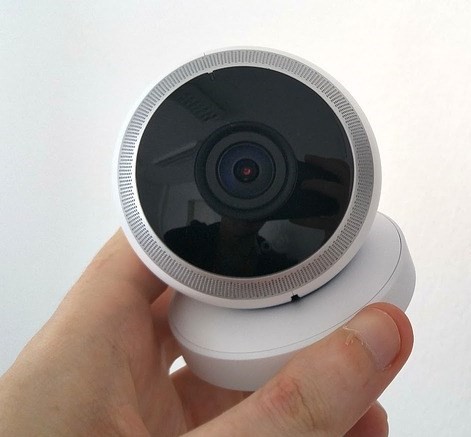 CCTV adalah alat yang berguna untuk menjaga keamanan rumah dan keluarga Anda. Kamera pengintai memiliki fungsi ganda bai 